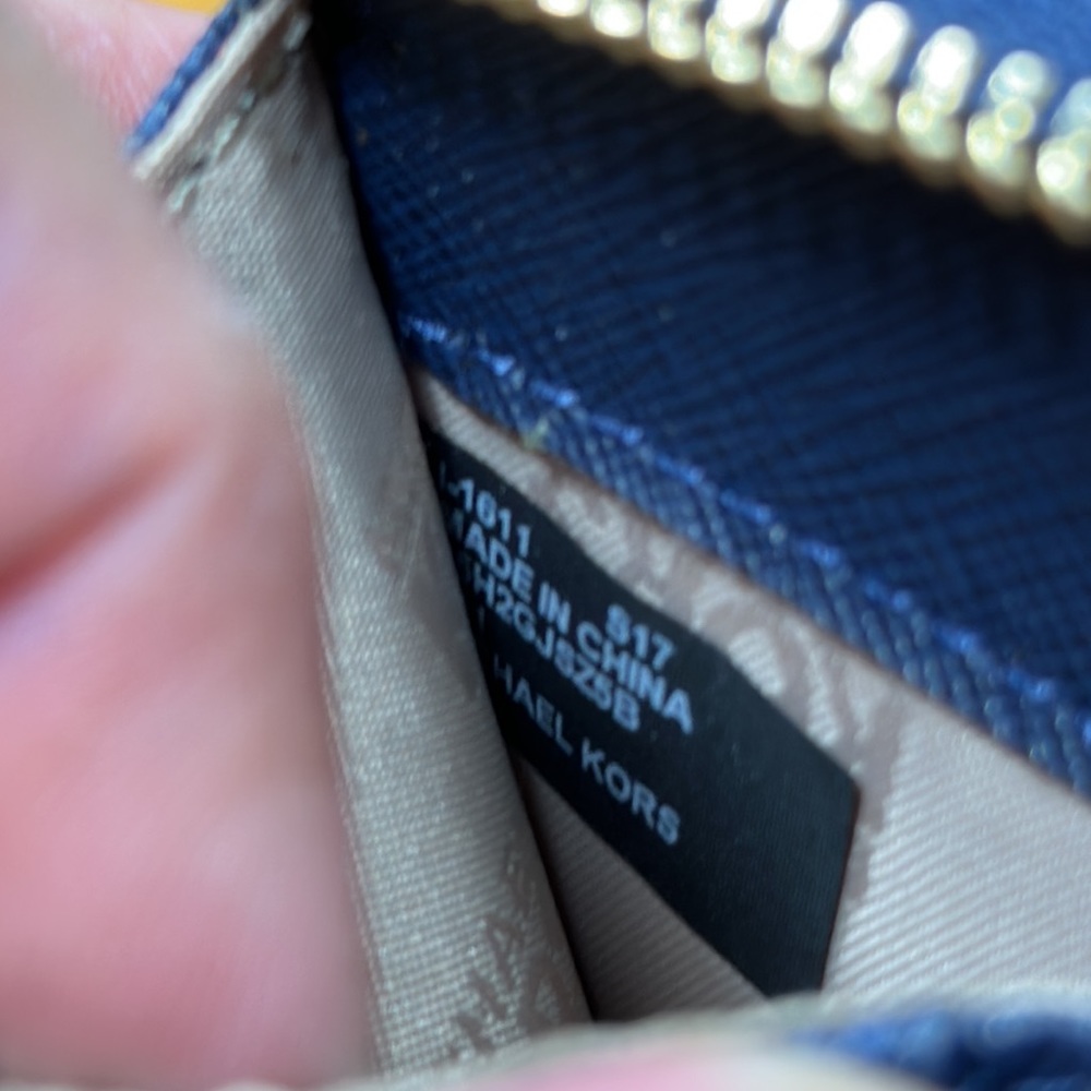 MICHAEL KORS Signature Mini Wallet - Picture 14 of 14